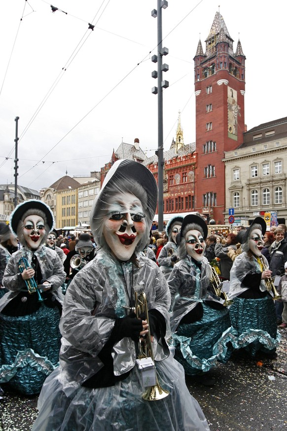 Gebräuchlich mittlerweile in vielfacher Ausgestaltung, Urform ist die Alte Fasnacht und damit eines der klassischsten Fasnachtskostüme überhaupt.