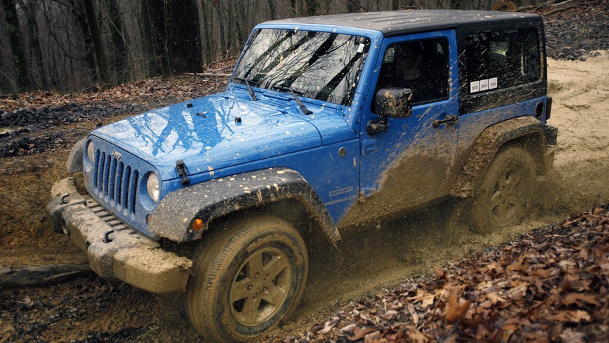 Obwohl er technisch gesehen kein direkter Nachfolger des Urgrossvaters aller Geländewagen ist, dem Willys Jeep des Zweiten Weltkriegs (und den nachfolgenden CJ-Modellen), stellt der Wrangler immer noc ...