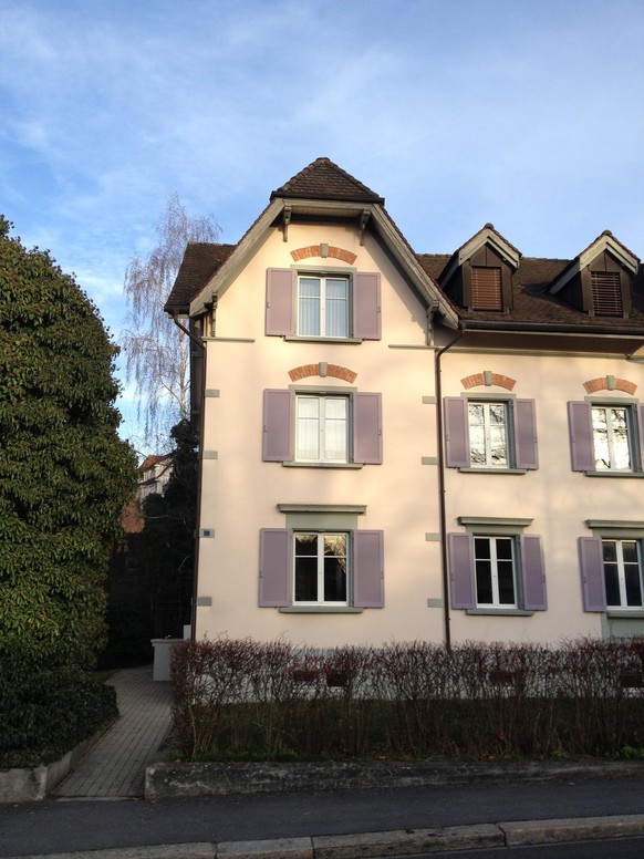 Proper: Heute sieht die ehemalige «E79» aus, wie ein Haus im Emmersberg-Quartier auszusehen hat.