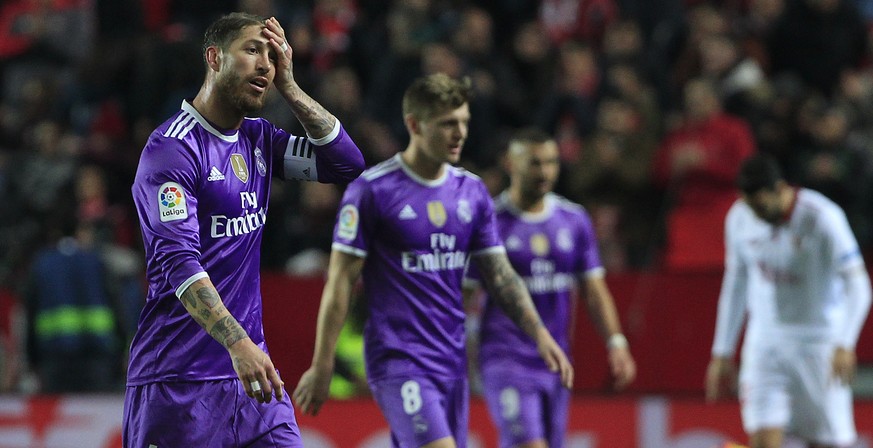 Real Madrid&#039;s Sergio Ramos, left, gestures during La Liga soccer match between Real Madrid and Sevilla at the Ramon Sanchez Pizjuan stadium, in Seville, Spain on Sunday, Jan. 15, 2017. (AP Photo/ ...