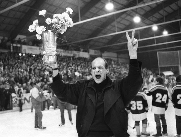 HC Lugano-Trainer John Slettvoll verhilft 1986 seinem Team zum Meistertitel und läutet damit das «Grande Lugano» ein.