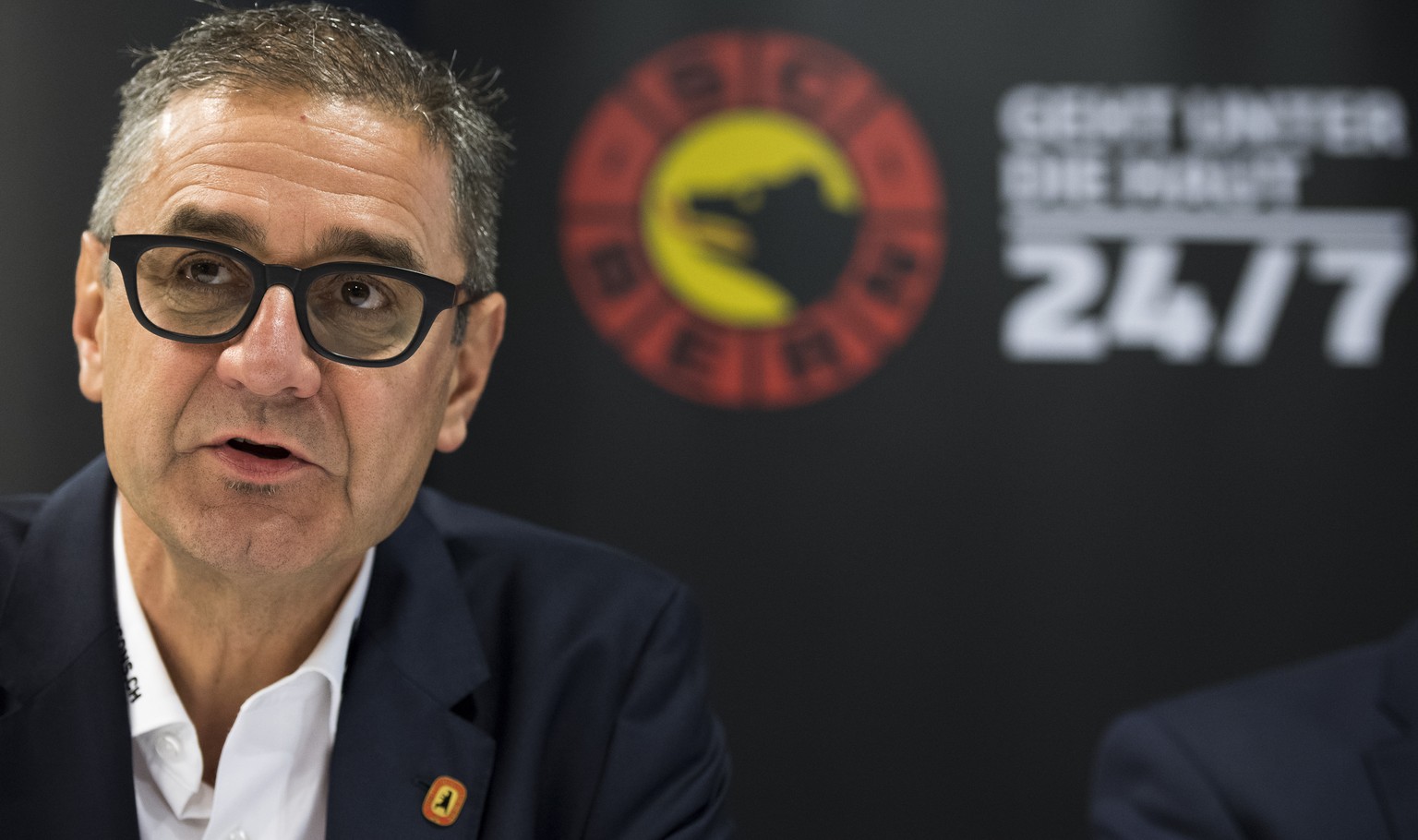 Marc Luethi, CEO des SC Bern, spricht waehrend einer Vorsaison-Medienkonferenz des SC Bern, am Montag, 5 September 2016, in der Postfinance Arena in Bern. (KEYSTONE/Anthony Anex)