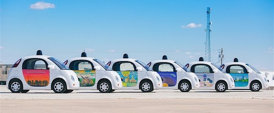 Die ersten Google-Roboterwagen kamen bereits 2009 auf die Strasse. Aktuell sehen sie so aus.