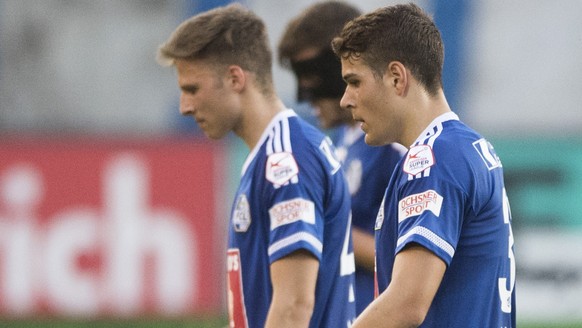 Filip Ugrinic, vorne, von Luzern auf dem Weg in die Pause nach dem 0:2 fuer Lausanne beim Fussball Meisterschaftsspiel der Super League zwischen dem FC Luzern und dem FC Lausanne-Sport vom Mittwoch 17 ...