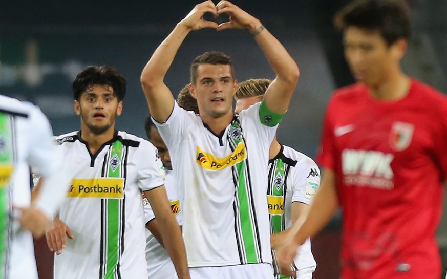 Granit Xhaka mit Captain-Binde am Oberarm und einem Liebesbekenntnis nach seinem Tor.