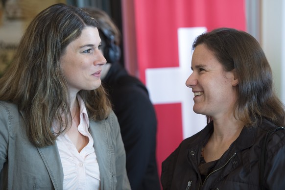 Berner SVP-Nationalrätinnen Nadja Pieren und Andrea Geissbühler (rechts): Letztere kritisiert, dass in einer ausserparlamentarischen Kommission zu viele Befürworter der Drogenlegalisierung sitzen.&nbs ...