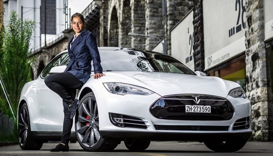 Milena Pfister und ihr Tesla Model S: 20 Teslas sind schon bestellt.