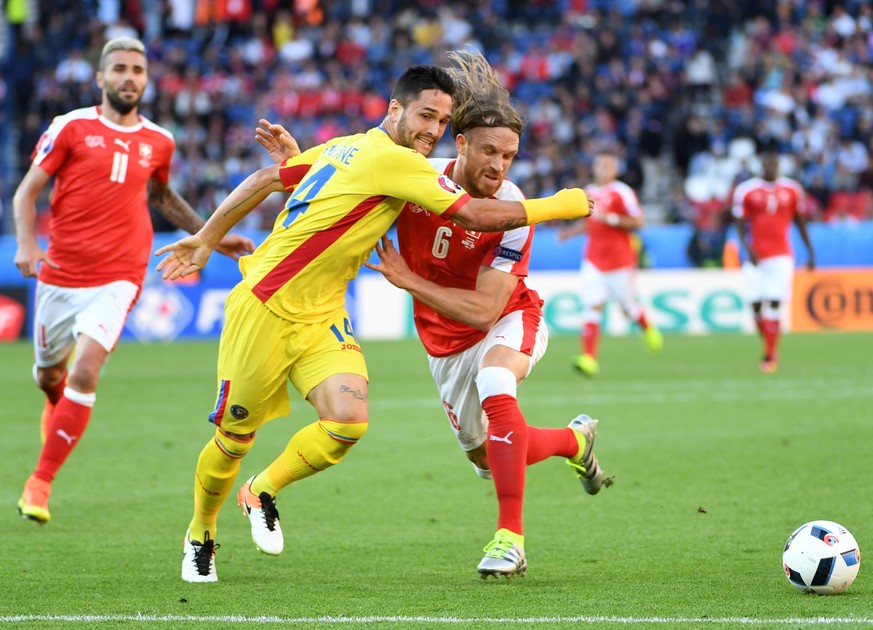 epa05367640 Florin Andone (2-L) of Romania in action against Michael Lang (R) of Switzerland during the UEFA EURO 2016 group A preliminary round match between Romania and Switzerland at Parc de Prince ...