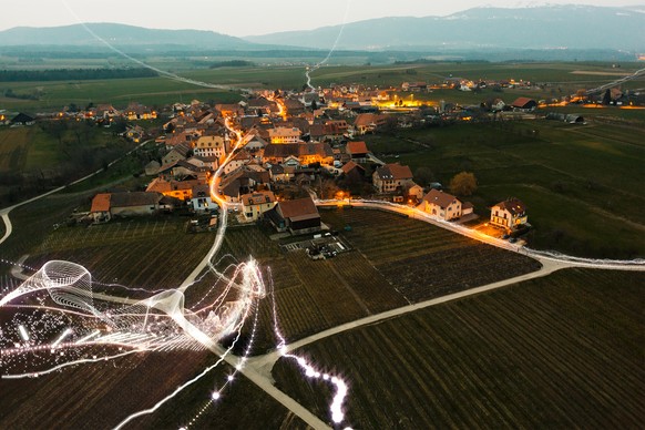 VISUALISIERUNG - UNDATIERTES HANDOUT - Visualisierung des Swisscom Breitband-Netz in Arnex-sur-Orbe im Kanton Waadt. Mit ihrem Netz verbindet Swisscom die ganze Schweiz. Bis heute wurden bereits 3 Mil ...