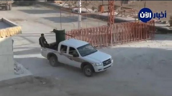 Kämpfer der Freien Syrischen Armee auf einem Pickup.