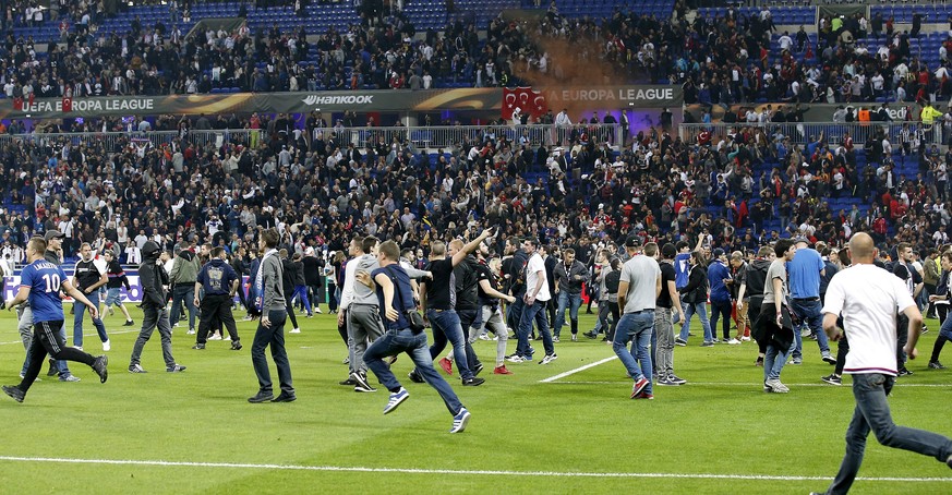 epa05906662 Supporters invade the pitch before the UEFA Europa League quarter final, first leg soccer match between Olympique Lyon and Besiktas Istanbul, at Parc Olympique Lyonnais stadium in Lyon, Fr ...