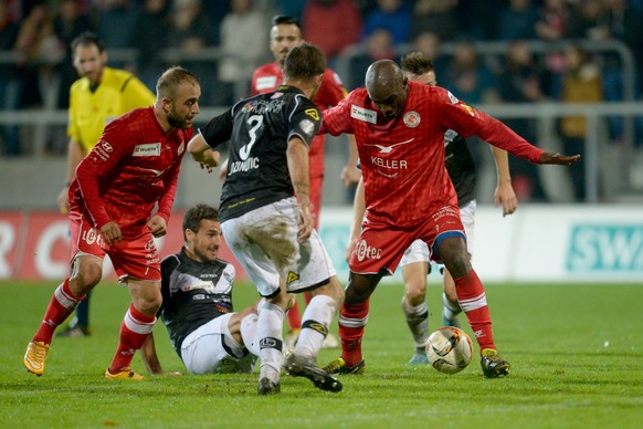 Winterthurs Patrick Bengondo erhält einen Penalty zugesprochen – und wieder stibitzt.