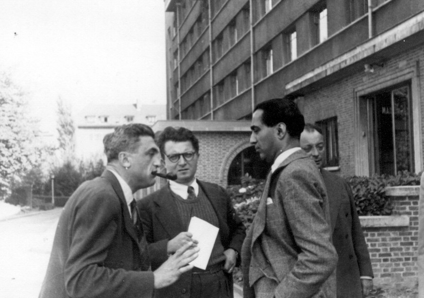 Physik-Profis unter sich:&nbsp;Felix Bloch, Bruno Ferretti, Homi Jehangir Bhabha und Wolfgang Pauli 1948 in Genf. Pauli hat drei Jahre zuvor den Physik-Nobelpreis bekommen.