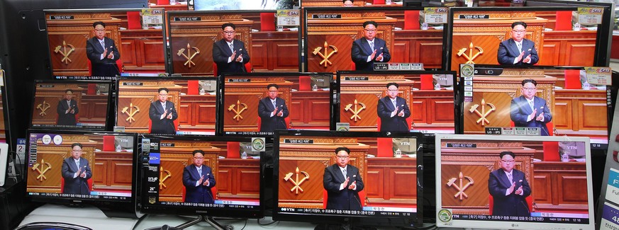 Kim Jong Un allgegenwärtig: Nordkoreas Diktator auf TV-Screen in einem Geschäft in Seoul (7. Mai 2016). &nbsp;
