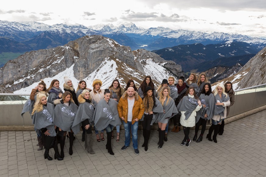 Die schoensten Albanerinnen zu Besuch auf dem Pilatus am Mittwoch, 23. November 2016. Impressionen des internationalen Gipfeltreffen. Am Mittwochmittag wurde den Kandidatinnen der diesjaehrigen Missen ...