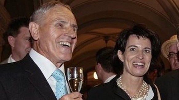Doris Leuthard mit Vater Leonz Leuthard 2006 nach ihrer Wahl in den Bundesrat.&nbsp;