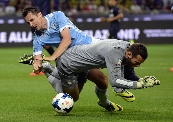 Slowenien-Keeper Handanovic weiss, wie man Weltklassestürmer stoppt.