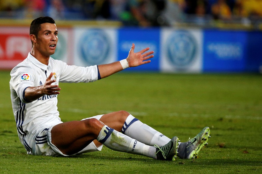 Football Soccer - Spanish Liga Santander - Las Palmas v Real Madrid - Gran Canaria stadium, Las Palmas de Gran Canaria, Spain - 24/09/16. Real Madrid&#039;s Cristiano Ronaldo reacts during the match.  ...