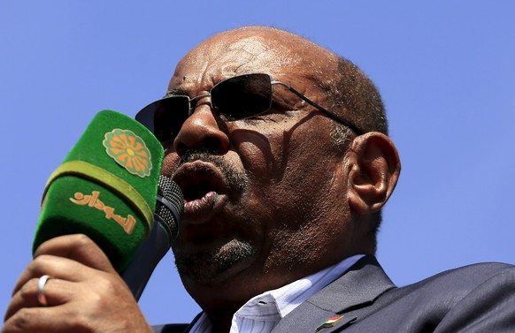 Sudans Präsident Omar al-Baschir: Trotz Haftbefehl unbehelligt reisen.