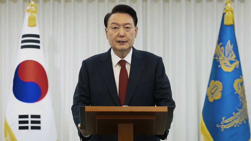 Nachrichten Linkding FILE - In this photo provided by the South Korean President Office, the country's President Yoon Suk Yeol speaks at the presidential residence in Seoul, South Korea, Dec. 14, 2024. (South Korean  ...