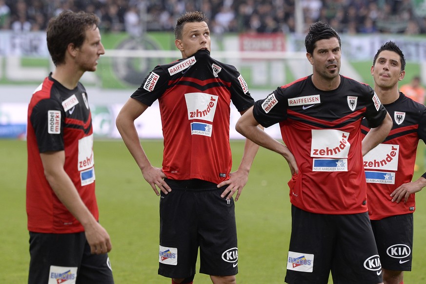 Enttäuschung pur bei den Aarau-Spielern: Nach der Pleite gegen St.Gallen wartet nächste Saison die Challenge League.