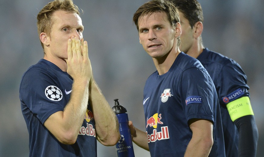 So sehen Verlierer aus – Salzburgs Schweizer Christian Schwegler (links) könnte jetzt wohl dringend ein Red Bull gebrauchen.