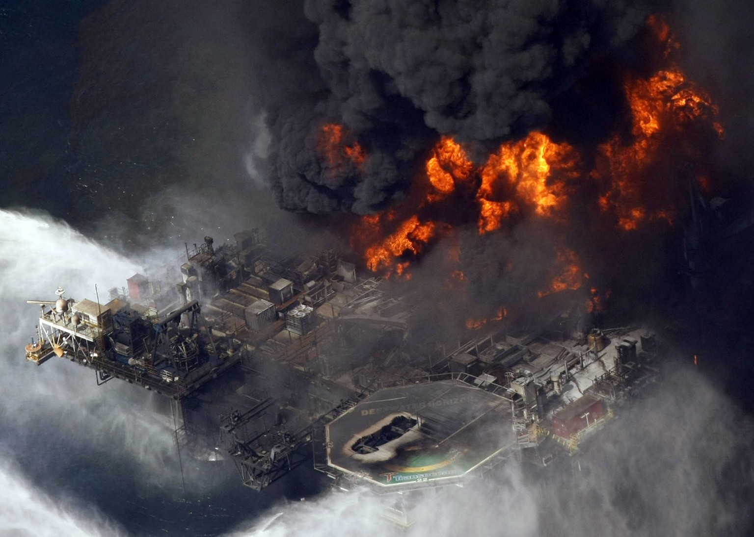 Nach der Explosion der Ölplattform «Deepwater Horizon» am 20. April 2010 flossen etwa 700'000 Millionen Liter Rohöl in den Golf von Mexiko. Der Ölteppich dehnte sich in wenigen Tagen auf eine Flä ...