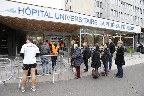 Das Spital Pitié-Salpetrière hatte innert kürzester Zeit 10 Operationsräume für die Opfer parat.