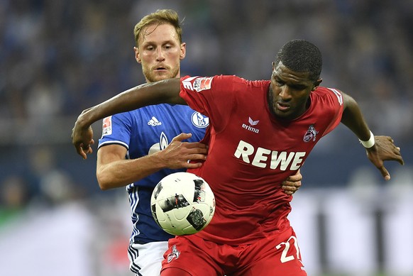 Cologne&#039;s Anthony Modeste, right, and Schalke&#039;s Benedikt Hoewedes challenge for the ball during the German Bundesliga soccer match between FC Schalke 04 and 1. FC Cologne in Gelsenkirchen, G ...