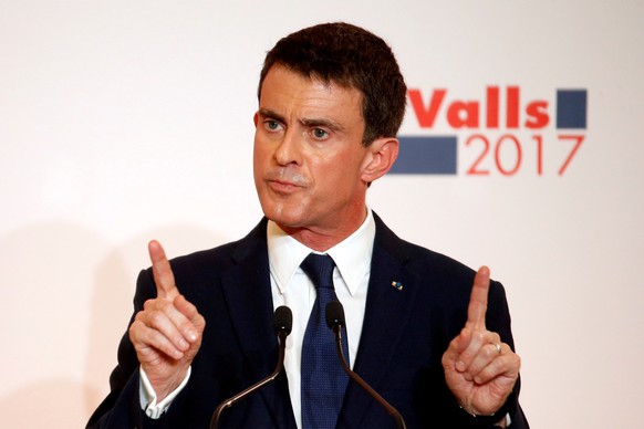 FILE PHOTO: French politician and former Prime Minister Manuel Valls unveils his election platform in Paris, France, January 3, 2017. REUTERS/Charles Platiau/File Photo