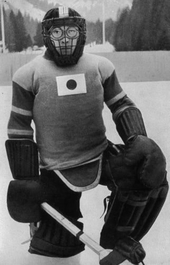 Der Japaner Teiji Honma trug bei den Olympischen Winterspielen 1936 eine Baseball-Modell.