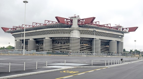 Das San Siro von aussen: Immer noch eines der schönsten Fussball-Stadien der Welt.