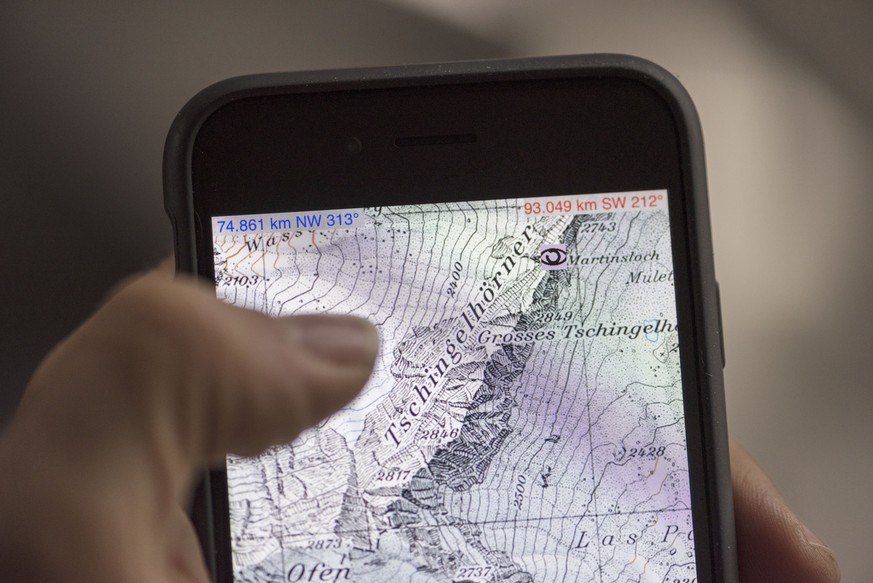 Topographic map view on the Swiss Mapp app of swisstopo, an application by the Federal Office of Topography of Switzerland, photographed on a smart phone in Zurich, Switzerland, on January 5, 2016. (K ...