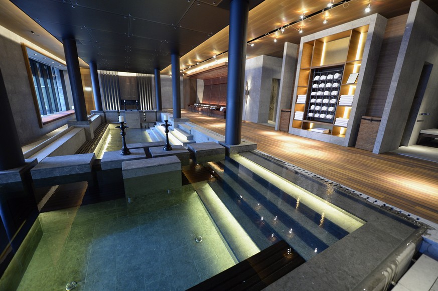 Die Innenarchitektur des The Pool anlaesslich der Medienkonferenz zur Eroeffnungsfeier des Luxus Hotels Chedi am Montag, 9. Dezember 2013, in Andermatt. (KEYSTONE/Urs Flueeler)