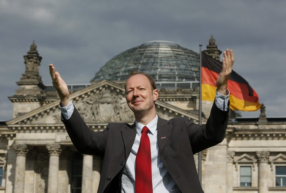 FILE - The Aug. 18, 2009 file photo shows Martin Sonneborn, German satirist and chairman of the political coalition &quot;Die Partei&quot; (The Party), as he poses for a portrait in front of the Reich ...