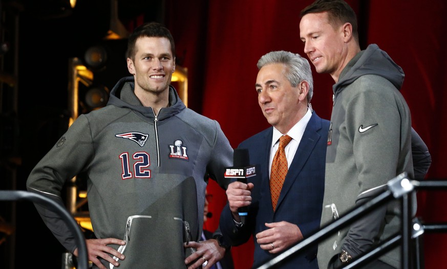 epa05762118 New England Patriots quarterback Tom Brady (L) and Atlanta Falcons quarterback Matt Ryan (R) are introduced during the Super Bowl LI Opening Night at Minute Maid Stadium in Houston, Texas, ...