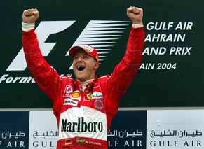 Bei der Premiere in Bahrain 2004 sicherte sich Schumacher die Trophäe.