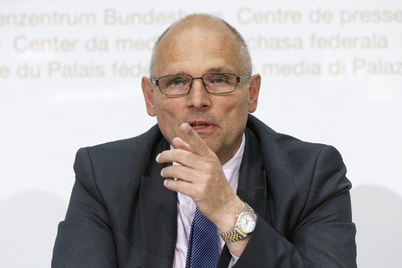 Alfred Heer, Praesident GPK-N, spricht waehrend einer Medienkonferenz am Donnerstag, 19. Mai 2016 in Bern. (KEYSTONE/Peter Klaunzer)