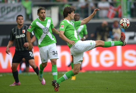 Rodriguez und Klose erledigen ihre Defensivaufgaben gegen Augsburg ausgezeichnet.