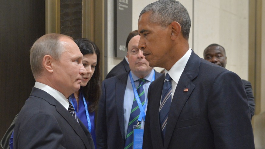 Russian President Vladimir Putin, left, speaks with U.S. President Barack Obama in Hangzhou in eastern China&#039;s Zhejiang province, Monday, Sept. 5, 2016. (Alexei Druzhinin/Sputnik, Kremlin Pool Ph ...