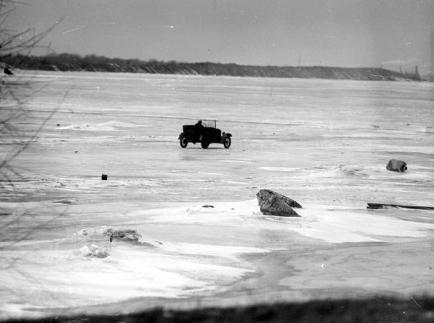 prohibition detroit river alkohol schmuggel usa 20er 30er http://www.onlyinyourstate.com/michigan/prohibition-mi/