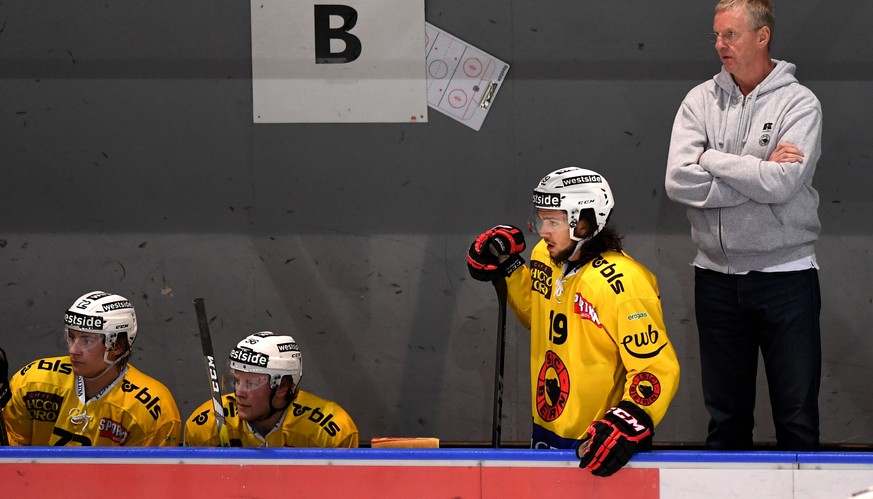 Bern&#039;s Head Coach Kari Jalonen, during the Swiss Ice Hockey Cup round of 32 game between HC Biasca Ticino Rockets and SC Bern, at the ice stadium in Biasca, Switzerland, Wednesday, September 28,  ...