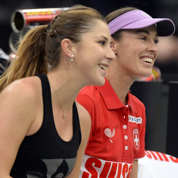 Bencic und Hingis strahlen um die Wette.