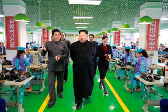 North Korean leader Kim Jong Un visits the Wonsan Shoe Factory in this undated photo released by North Korea&#039;s Korean Central News Agency (KCNA) in Pyongyang December 9, 2016. KCNA via REUTERS AT ...
