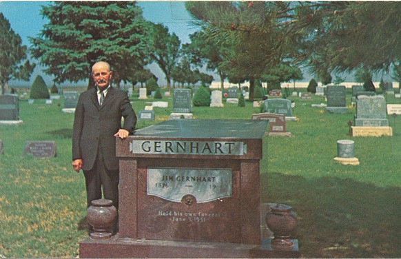 1951 fing er mit den Probe-Beerdigungen an. 1980 fand dann Gernharts definitiv letzte Beerdigung statt. Er wurde in Goodland, Kansas beigesetzt.&nbsp;
