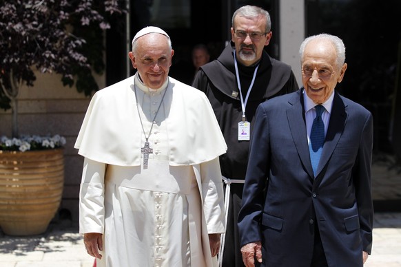 Papst Franziskus mit Simon Peres.