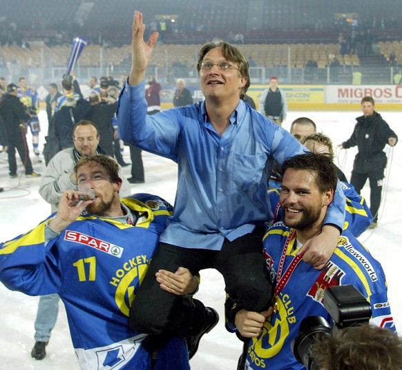 Arno Del Curto führte den HCD bisher fünfmal zum Meistertitel. 2002 (Bild) erstmals. Folgt 2015 Titel Nummer 6?&nbsp;