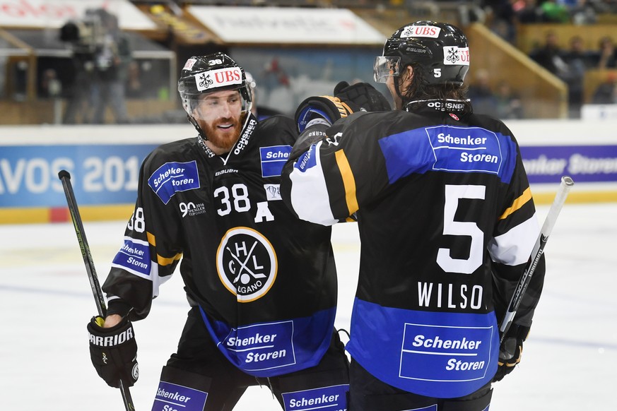 Lugano&#039;s Raffaelle Sannitz, left, and Ryan Wilson celebrate after Sannitz scored 2-1, during the game between HC Lugano and Avtomobilist Yekaterinburg, at the 90th Spengler Cup ice hockey tournam ...