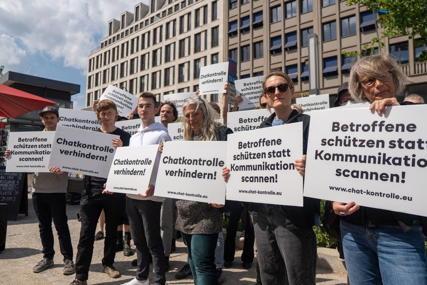 In Berlin haben Gegner der von der EU-Kommission geplanten Chatkontrolle am 11. Mai 2022 erstmals auch auf der Strasse protestiert. 
Quelle: Creative Commons Zero by Jakob Rieger (https://creativecomm ...