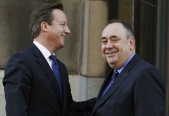 Britischer Premierminister Cameron (links) und Salmond (rechts).